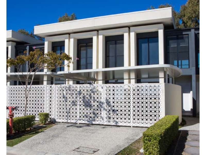 176 North Hill Drive, Robina QLD 4226