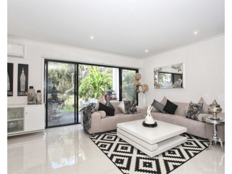 176 North Hill Drive, Robina QLD 4226