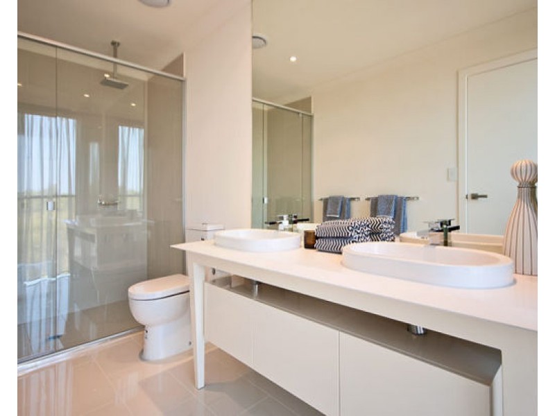 176 North Hill Drive, Robina QLD 4226