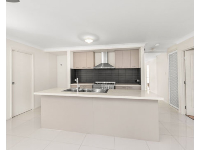 18 Joseba place, Springfield Lakes QLD 4300