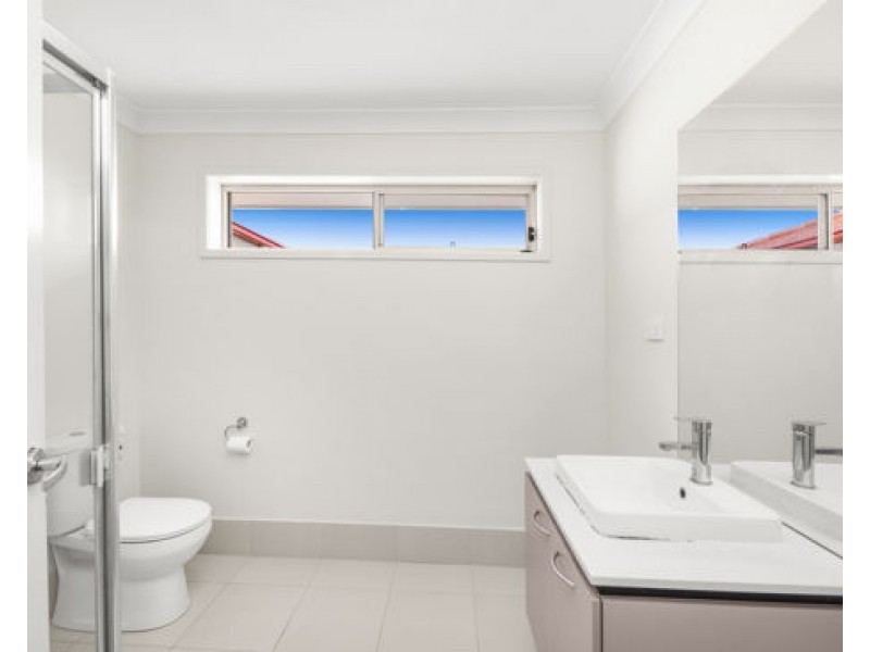 18 Joseba place, Springfield Lakes QLD 4300