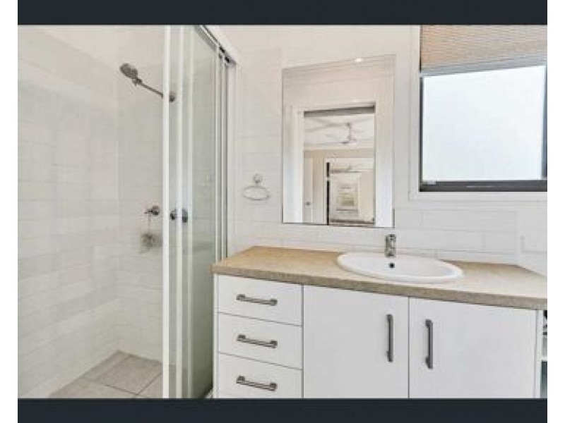 1 Clutha Court, Highland Park QLD 4211