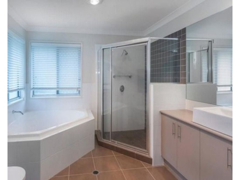 37 Rainbow Circuit, Coomera QLD 4209