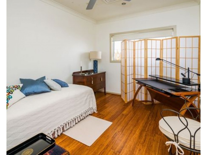 12 Moyenne Crescent, Varsity Lakes QLD 4227