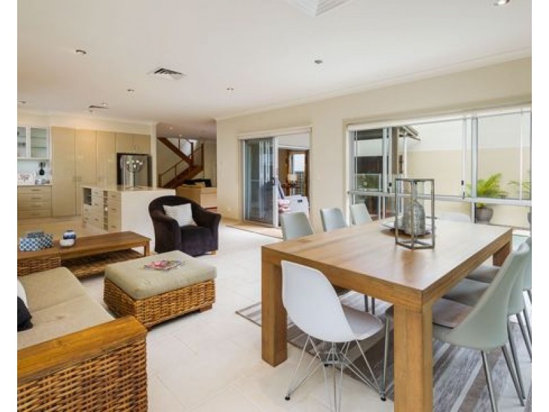 12 Moyenne Crescent, Varsity Lakes QLD 4227