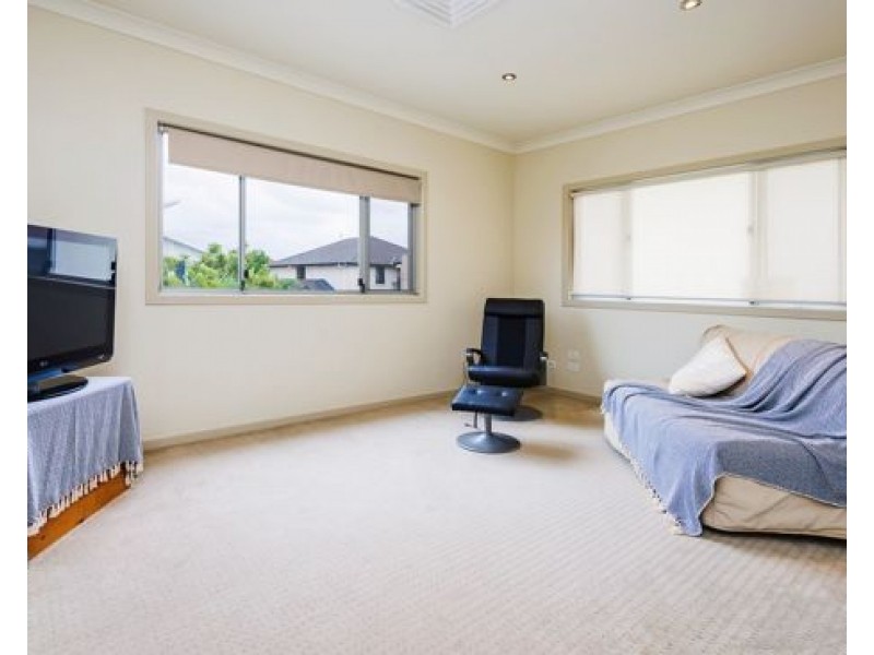 12 Moyenne Crescent, Varsity Lakes QLD 4227