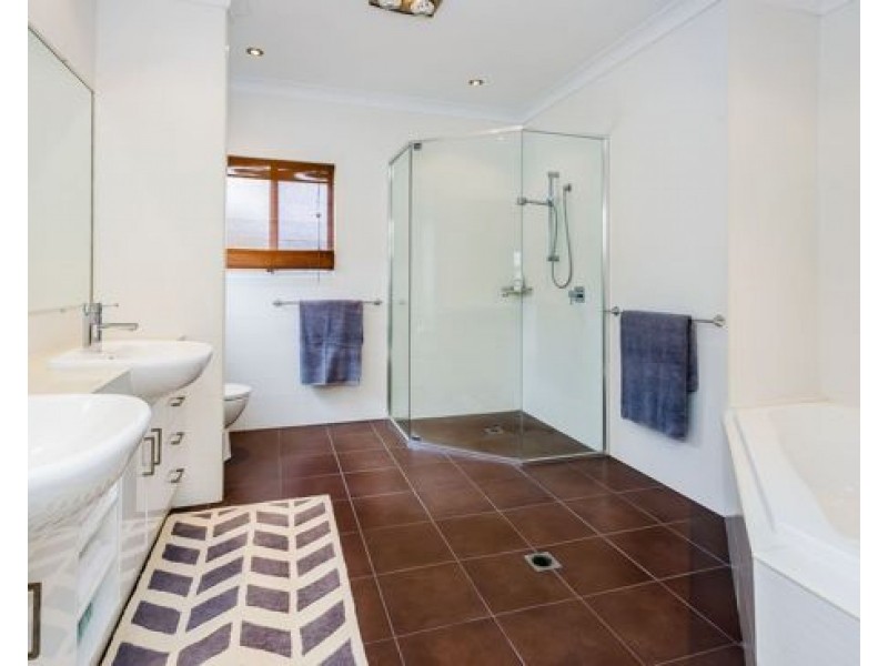 12 Moyenne Crescent, Varsity Lakes QLD 4227