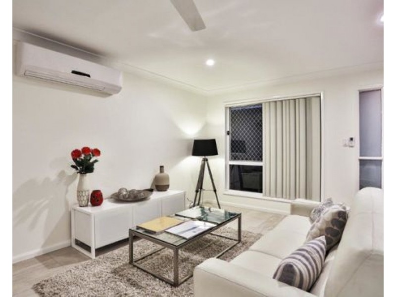 11 Emerald Place, Bridgeman Downs QLD 4035