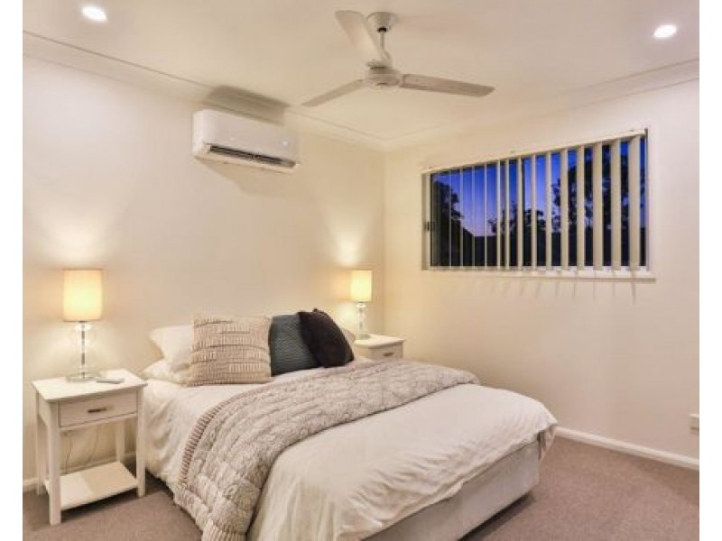 11 Emerald Place, Bridgeman Downs QLD 4035