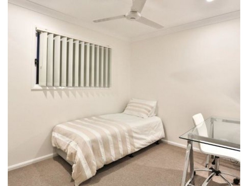 11 Emerald Place, Bridgeman Downs QLD 4035