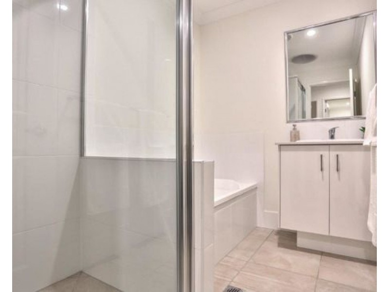 11 Emerald Place, Bridgeman Downs QLD 4035