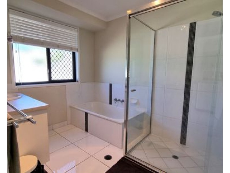 14 southern cross close, Telina QLD 4680