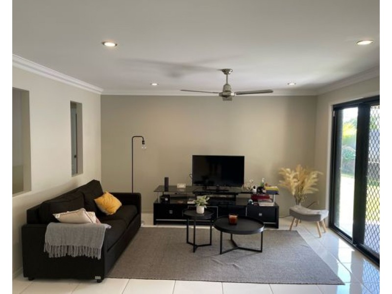 14 southern cross close, Telina QLD 4680