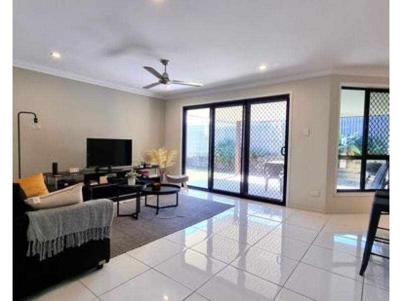 14 southern cross close, Telina QLD 4680