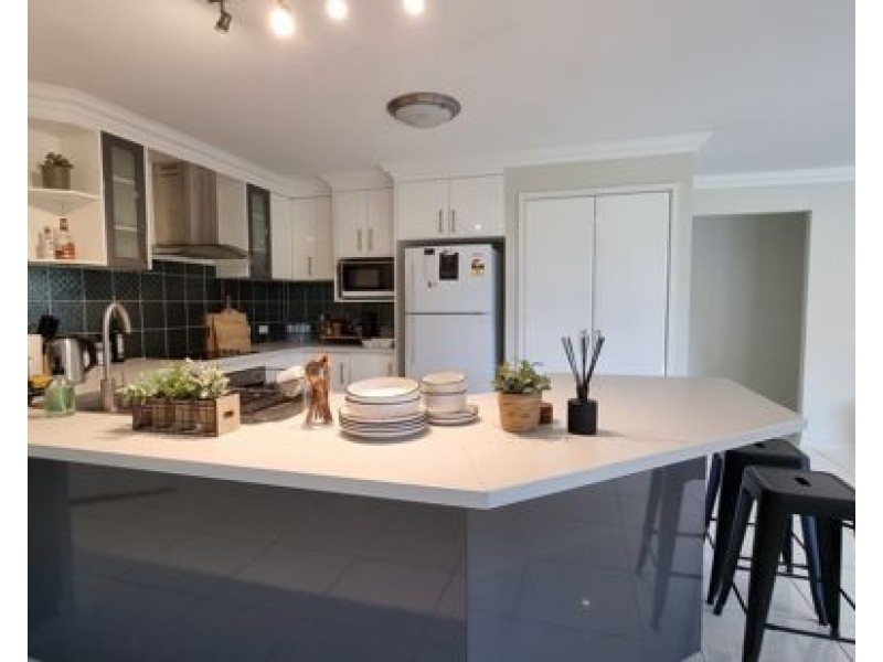 14 southern cross close, Telina QLD 4680