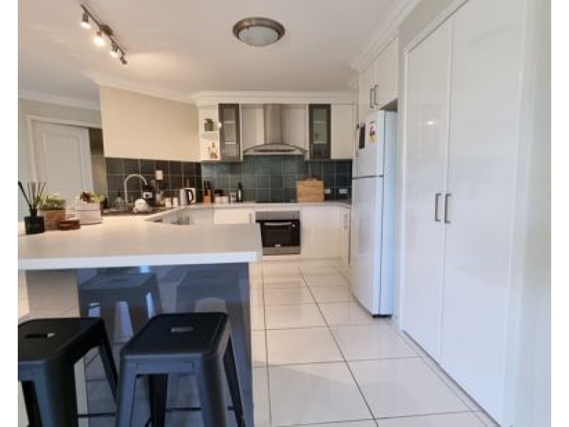 14 southern cross close, Telina QLD 4680