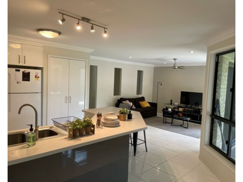 14 southern cross close, Telina QLD 4680