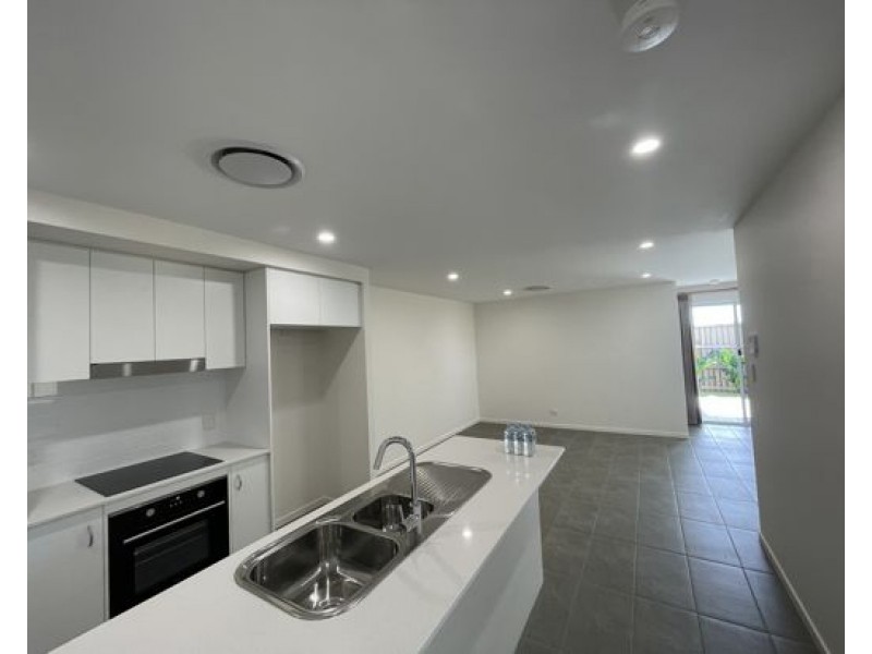 2/10 Bundy Court, Pimpama QLD 4209