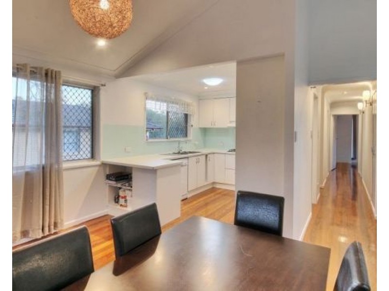 13 Nevern Street, Macgregor QLD 4109