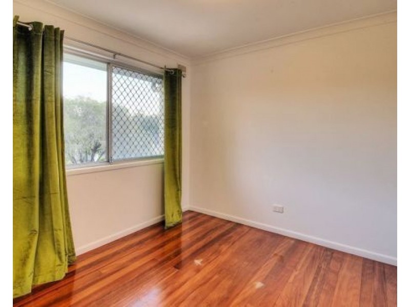 13 Nevern Street, Macgregor QLD 4109