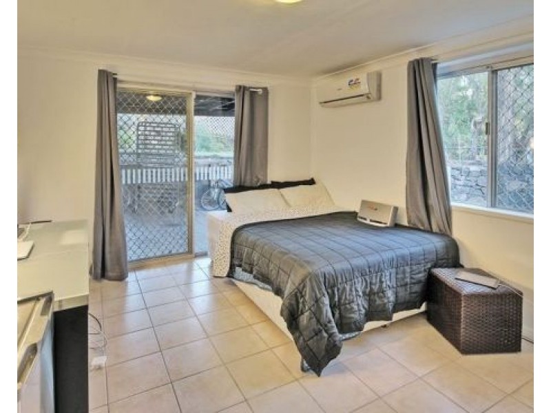 13 Nevern Street, Macgregor QLD 4109