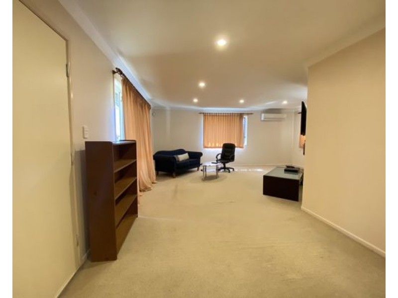 16 Daydream Place, Eight Mile Plains QLD 4113