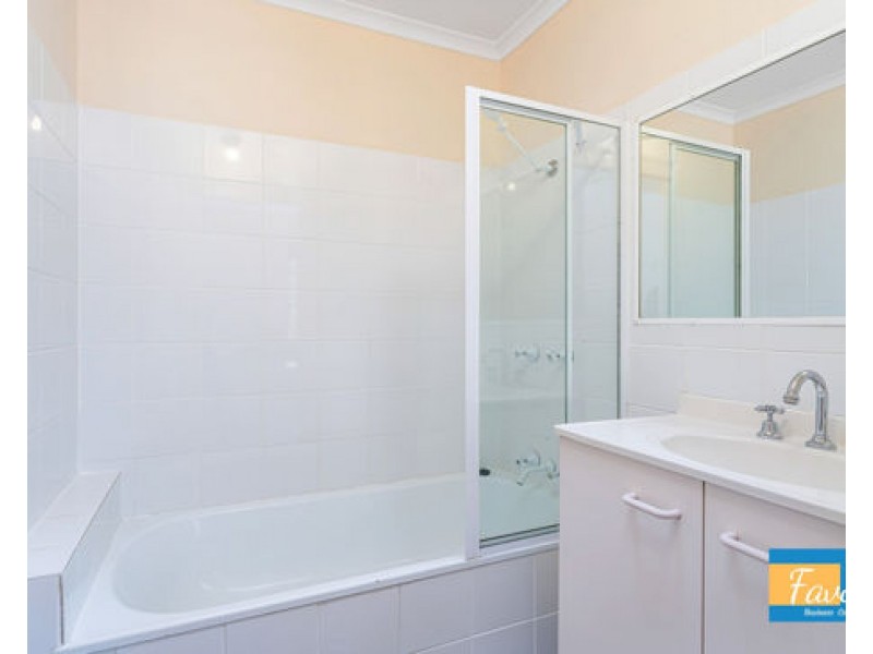 42 63 Olsen Avenue, Labrador QLD 4215