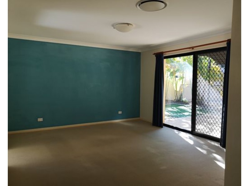 79 Arun Drive, Arundel QLD 4214