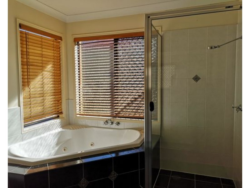 79 Arun Drive, Arundel QLD 4214