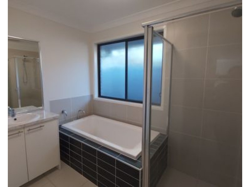 150B Chatswood Rd, Daisy Hill QLD 4127