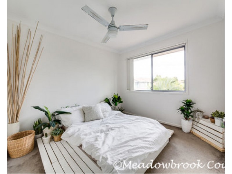 34 University Drive, Meadowbrook QLD 4131