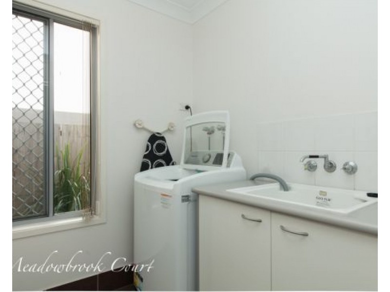 34 University Drive, Meadowbrook QLD 4131