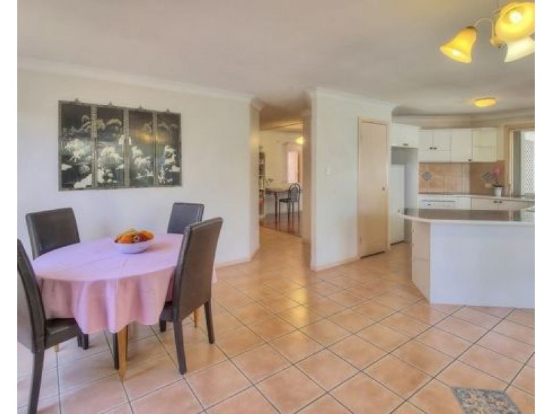 82 Golden Avenue, Calamvale QLD 4116