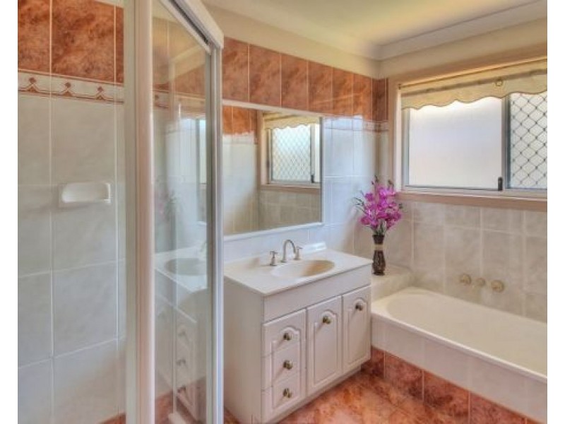 82 Golden Avenue, Calamvale QLD 4116