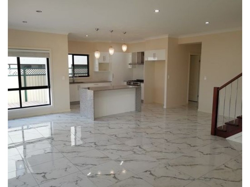 7 Jurien Crescent, Varsity Lakes QLD 4227
