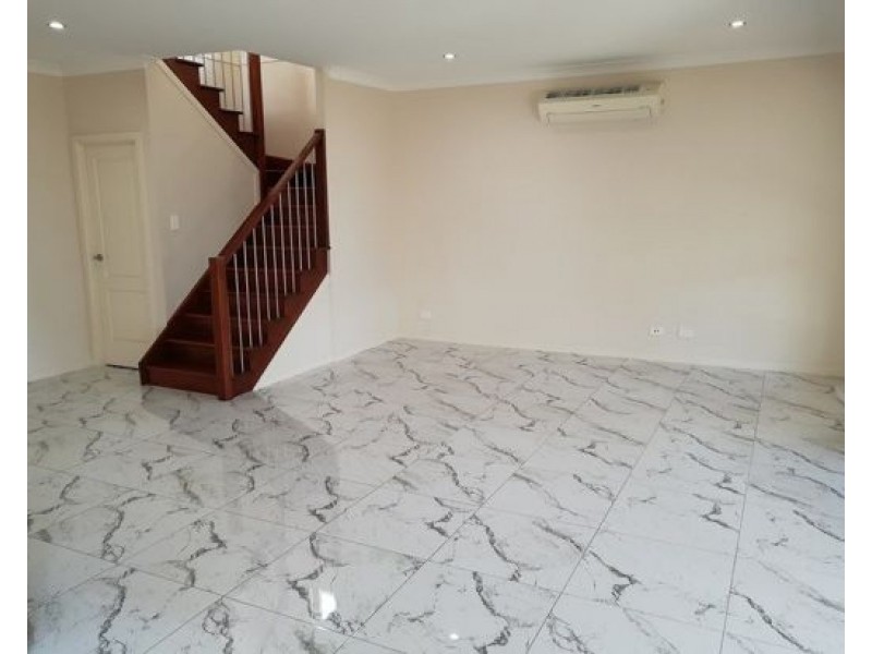 7 Jurien Crescent, Varsity Lakes QLD 4227