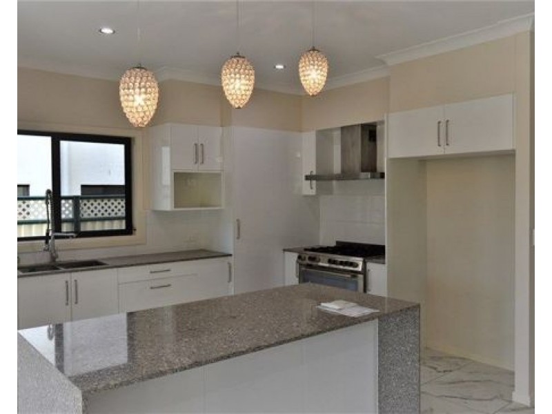 7 Jurien Crescent, Varsity Lakes QLD 4227