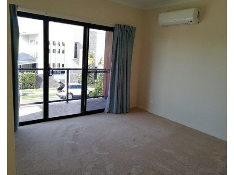 7 Jurien Crescent, Varsity Lakes QLD 4227