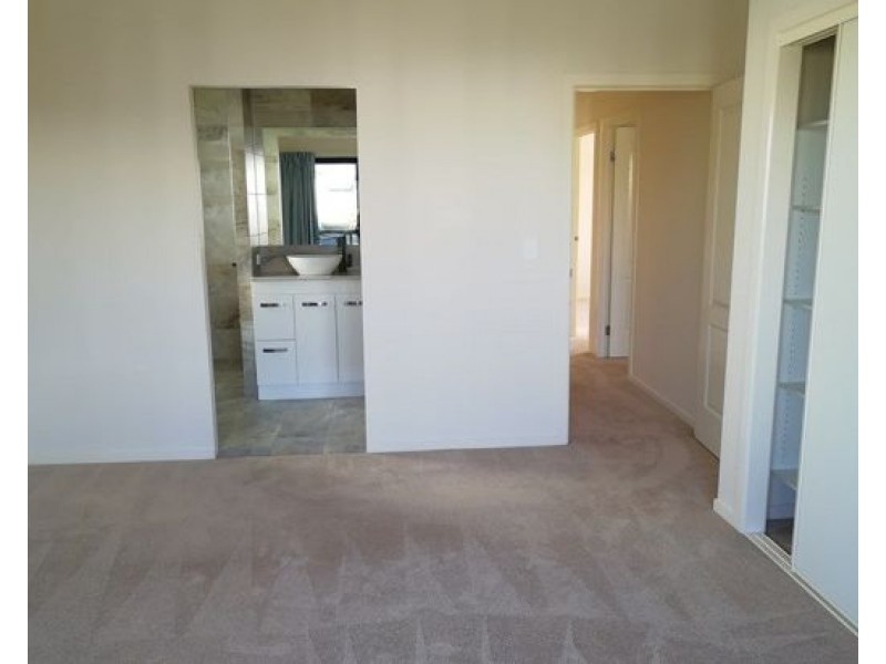 7 Jurien Crescent, Varsity Lakes QLD 4227