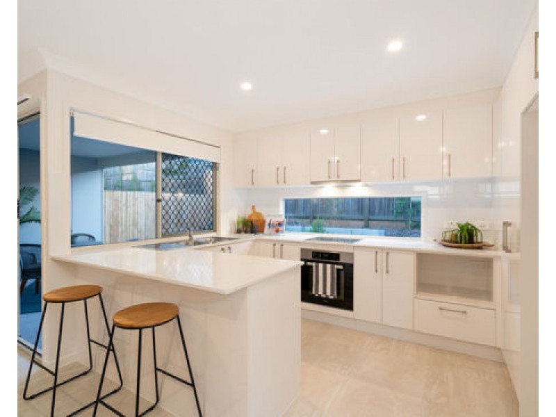 20 Emerald Place, Bridgeman Downs QLD 4035