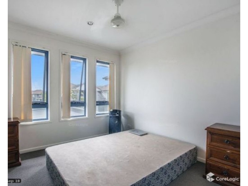26/2 Jefferson Court, Upper Coomera QLD 4209