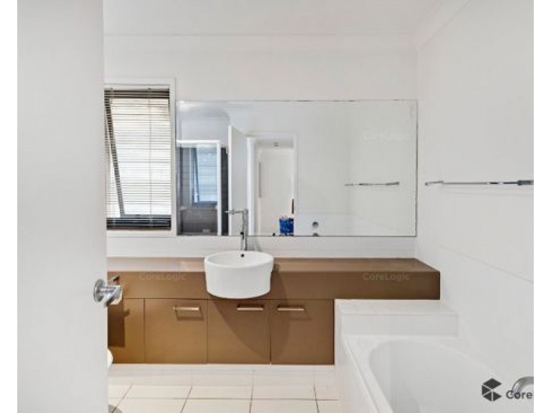 26/2 Jefferson Court, Upper Coomera QLD 4209
