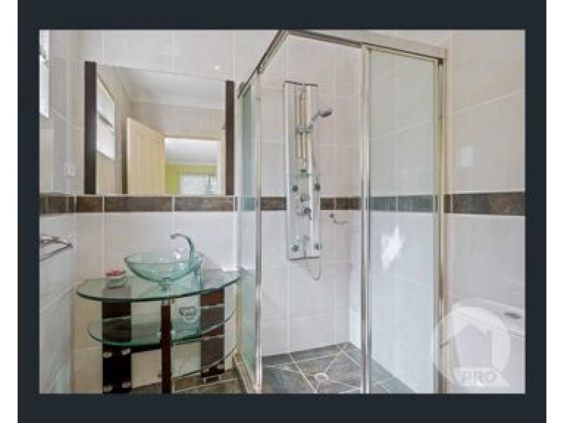 2 Endsleigh Street, Macgregor QLD 4109