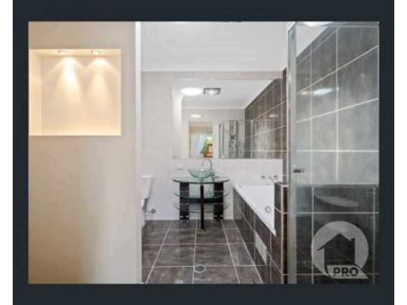 2 Endsleigh Street, Macgregor QLD 4109