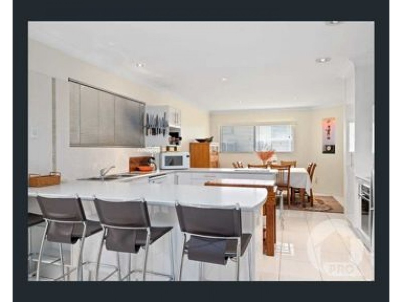 2 Endsleigh Street, Macgregor QLD 4109