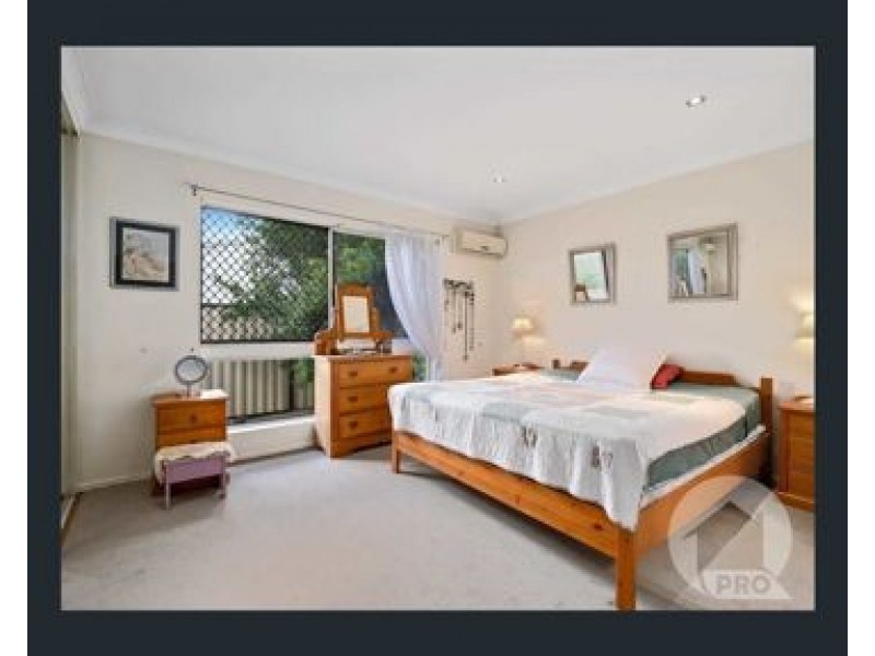 2 Endsleigh Street, Macgregor QLD 4109