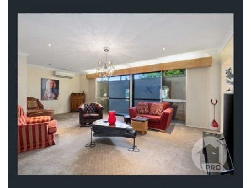 2 Endsleigh Street, Macgregor QLD 4109