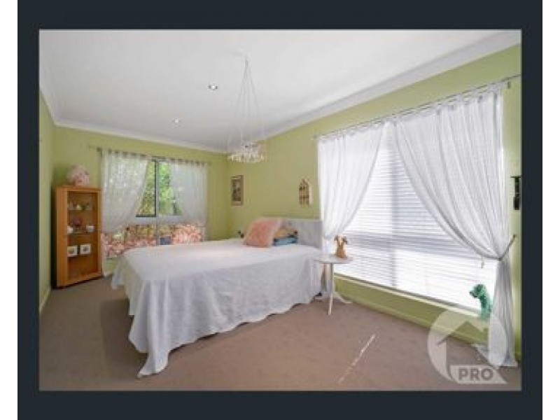 2 Endsleigh Street, Macgregor QLD 4109