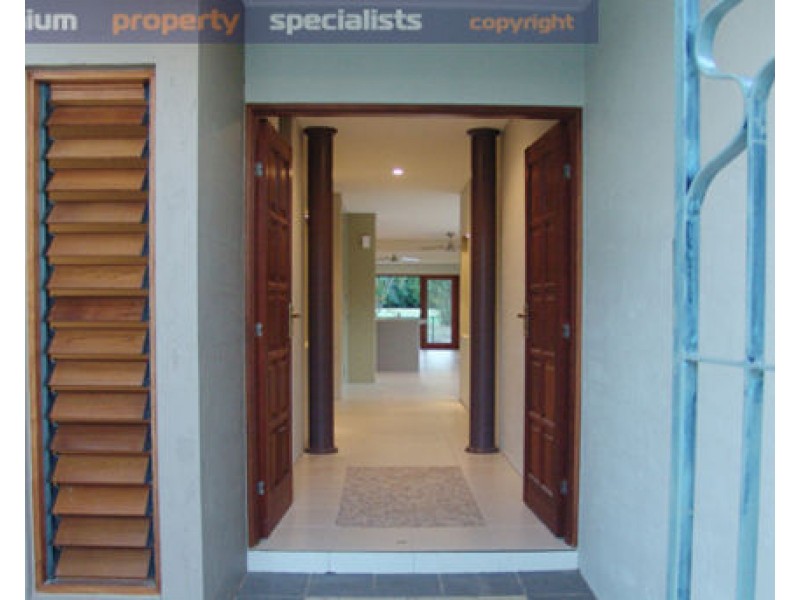 1/82 Cedar Road, Palm Cove QLD 4879