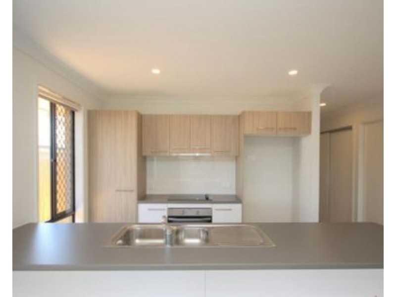 10 Como Way, Redbank QLD 4301